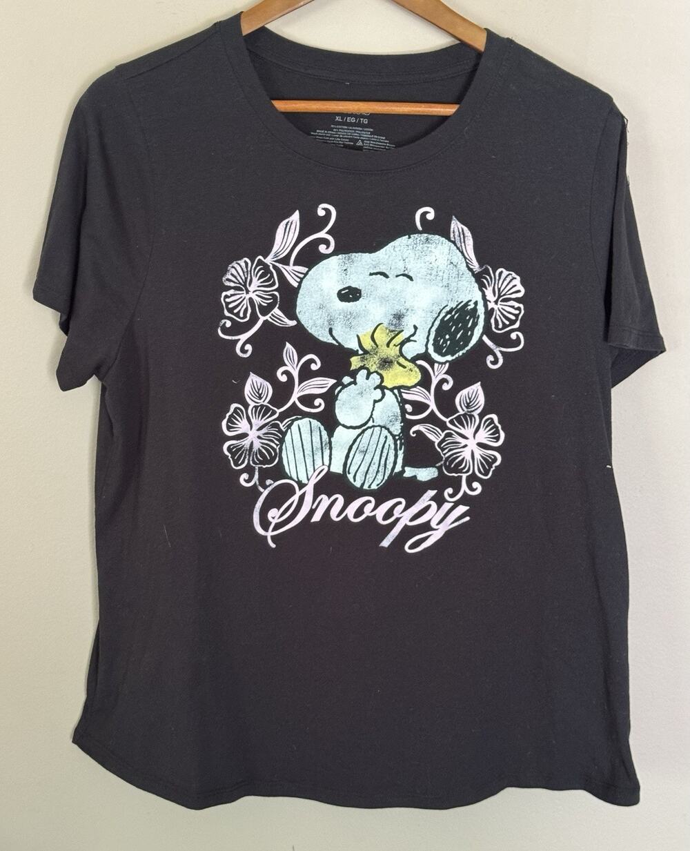 Women's Mad Engine LTD Black Peanuts Snoopy With Flowers S/S T-shirt XL